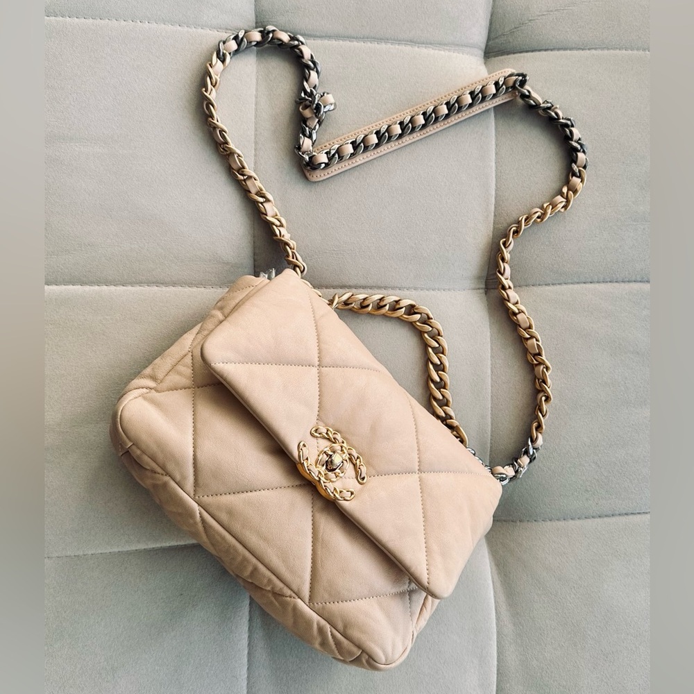 Chanel quilted beige 19 medium - Picture 11 of 14